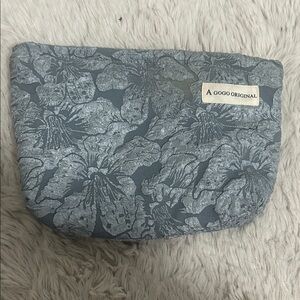 A Gogo Original Gray Floral Pouch